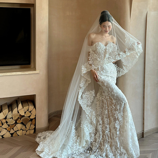 轻奢重工超长拖尾新娘结婚复古蕾丝头纱跟妆造型影楼拍照写真道具