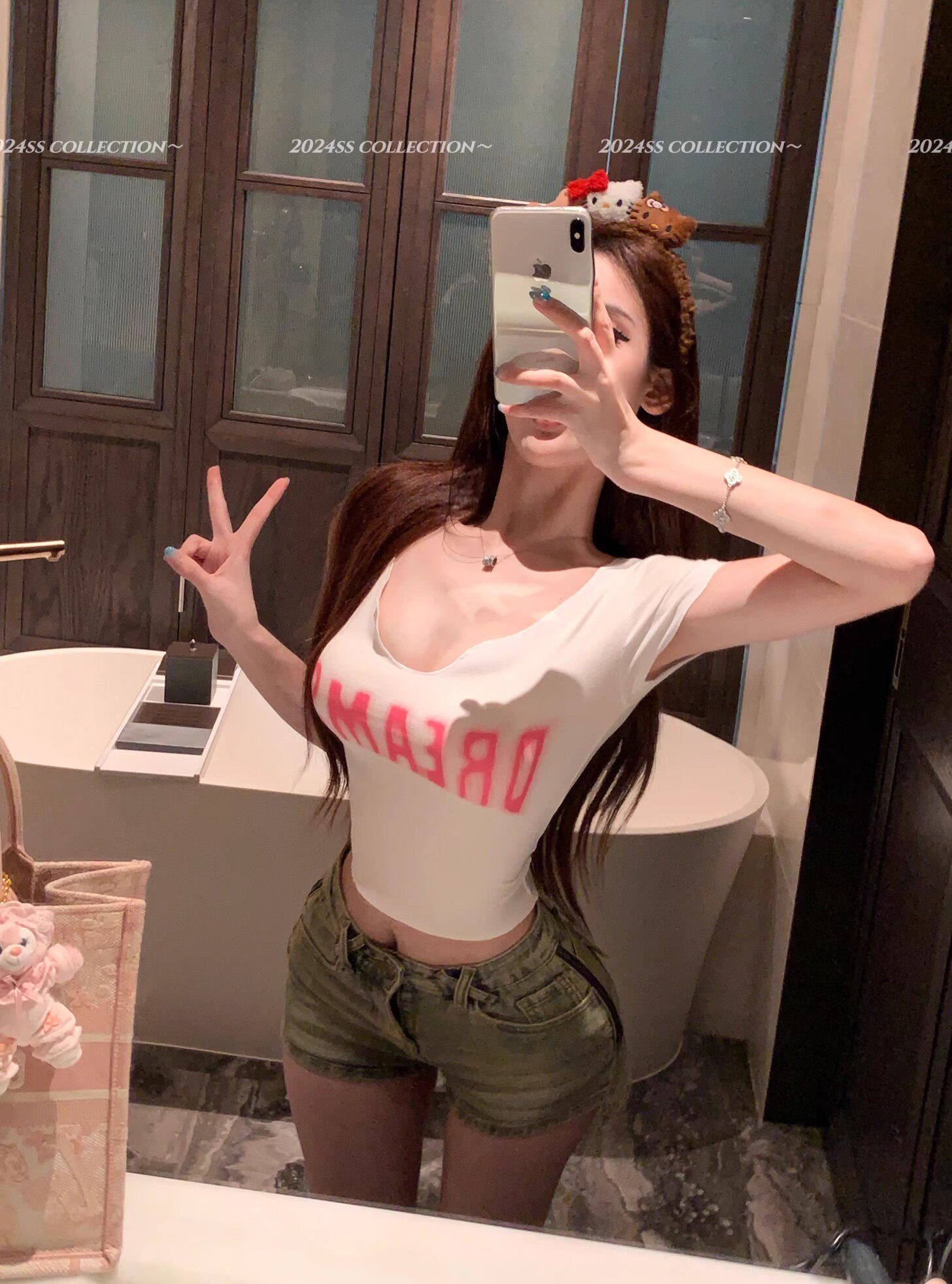 显瘦辣妹小众短款低领显胸上衣图片