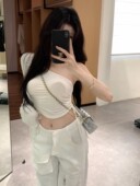 辣妹性感斜领露肩长袖 白色上衣 T恤女紧身抽绳褶皱绑带不规则短款