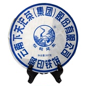 2013年下关沱茶蓝印铁饼松鹤延年大叶种晒青茶普洱茶生茶茶饼357g