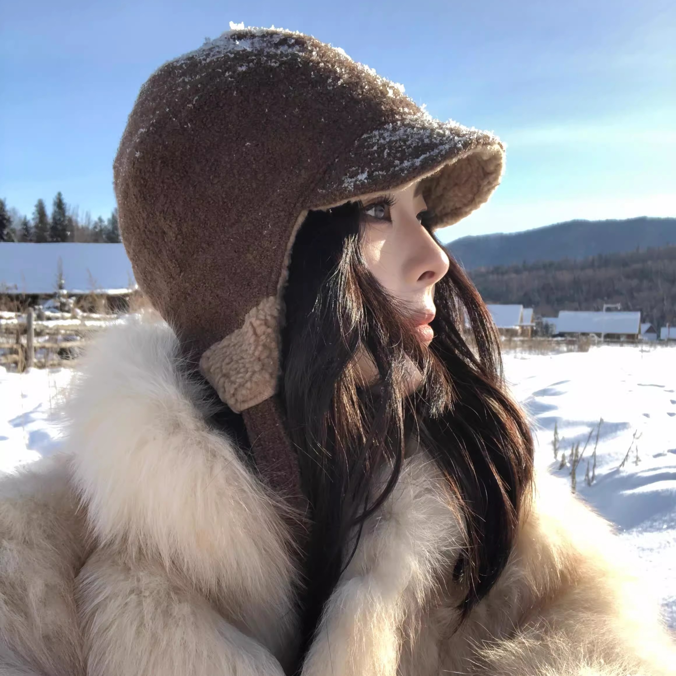 2025超火的新款咖啡色羊毛绒雷锋帽女冬季护耳保暖东北飞行员帽子