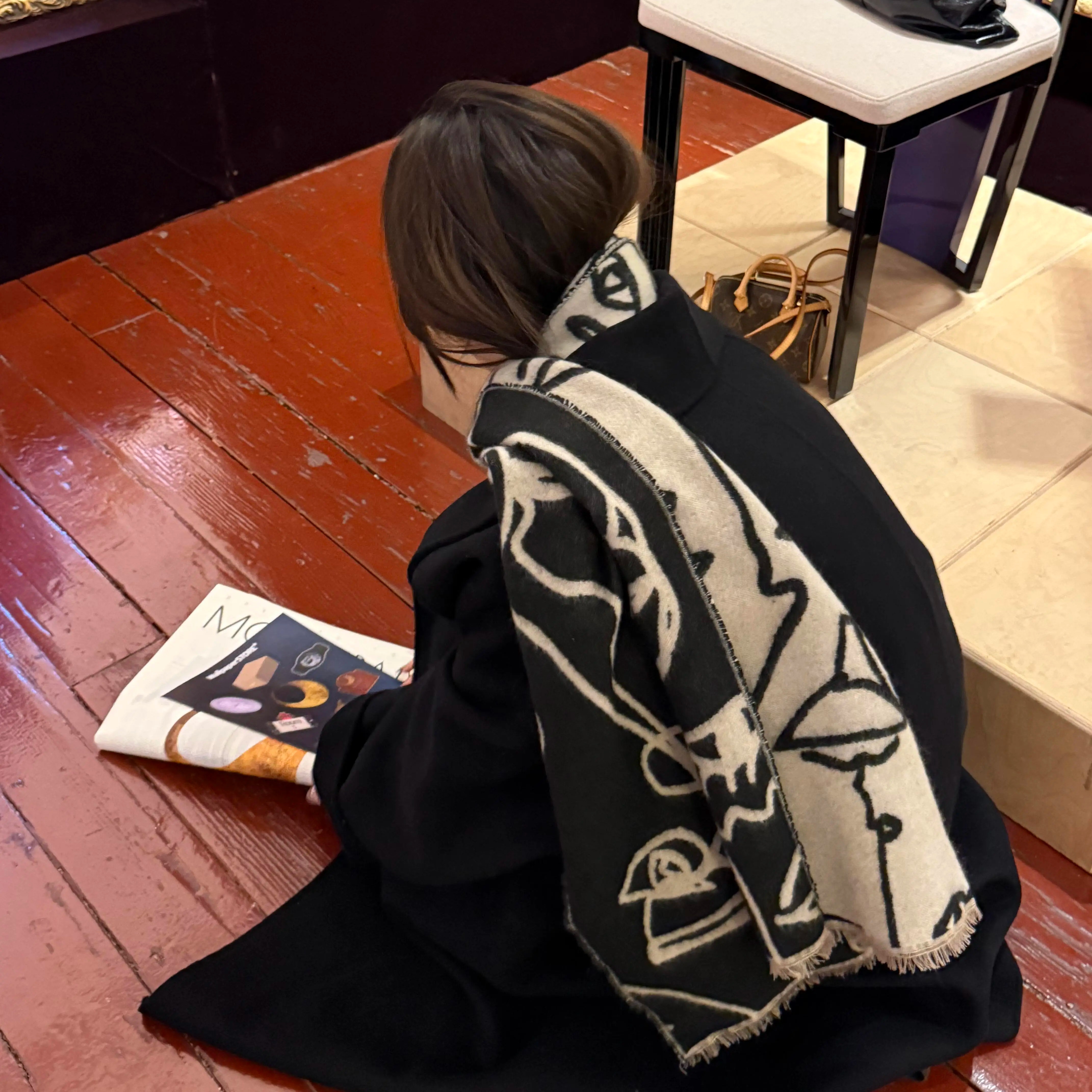 手绘双面线条围巾女2025新款冬季保暖围脖欧美风高级感仿羊绒披肩