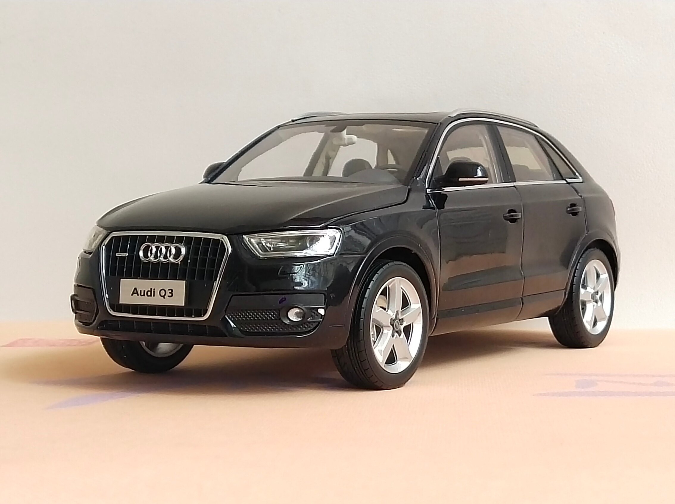 1:18 原厂汽车模型 一汽奥迪Q3车模型 2013款 SUV