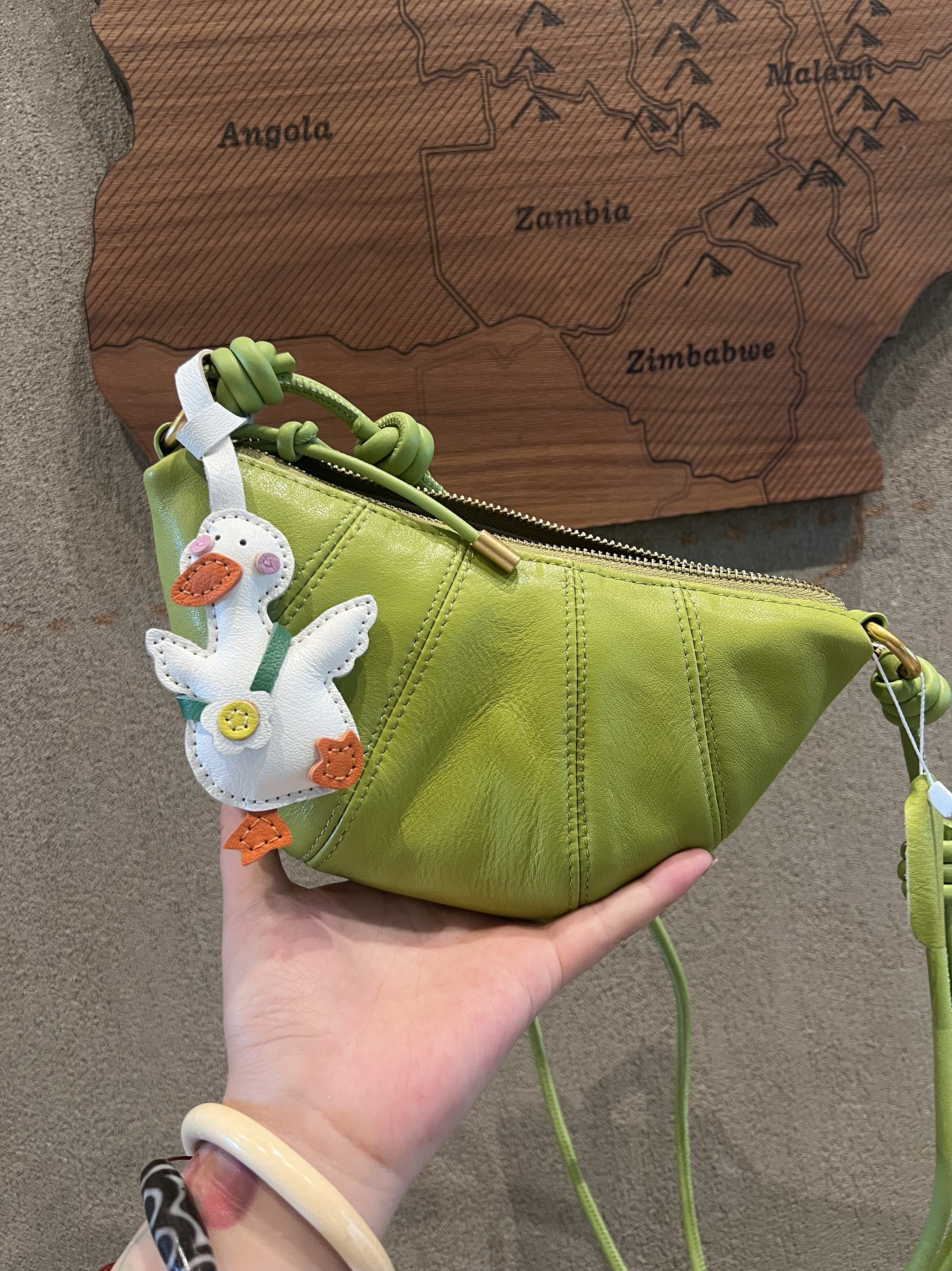 植鞣牛皮包包女2025新款早春流行饺子包简约休闲可颂牛角包斜挎包