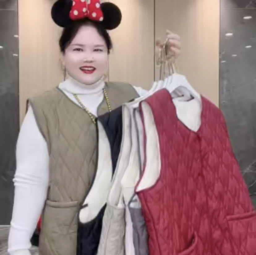 300斤加大码新款妈妈外穿马甲中老年保暖背心加绒加厚坎肩外套01