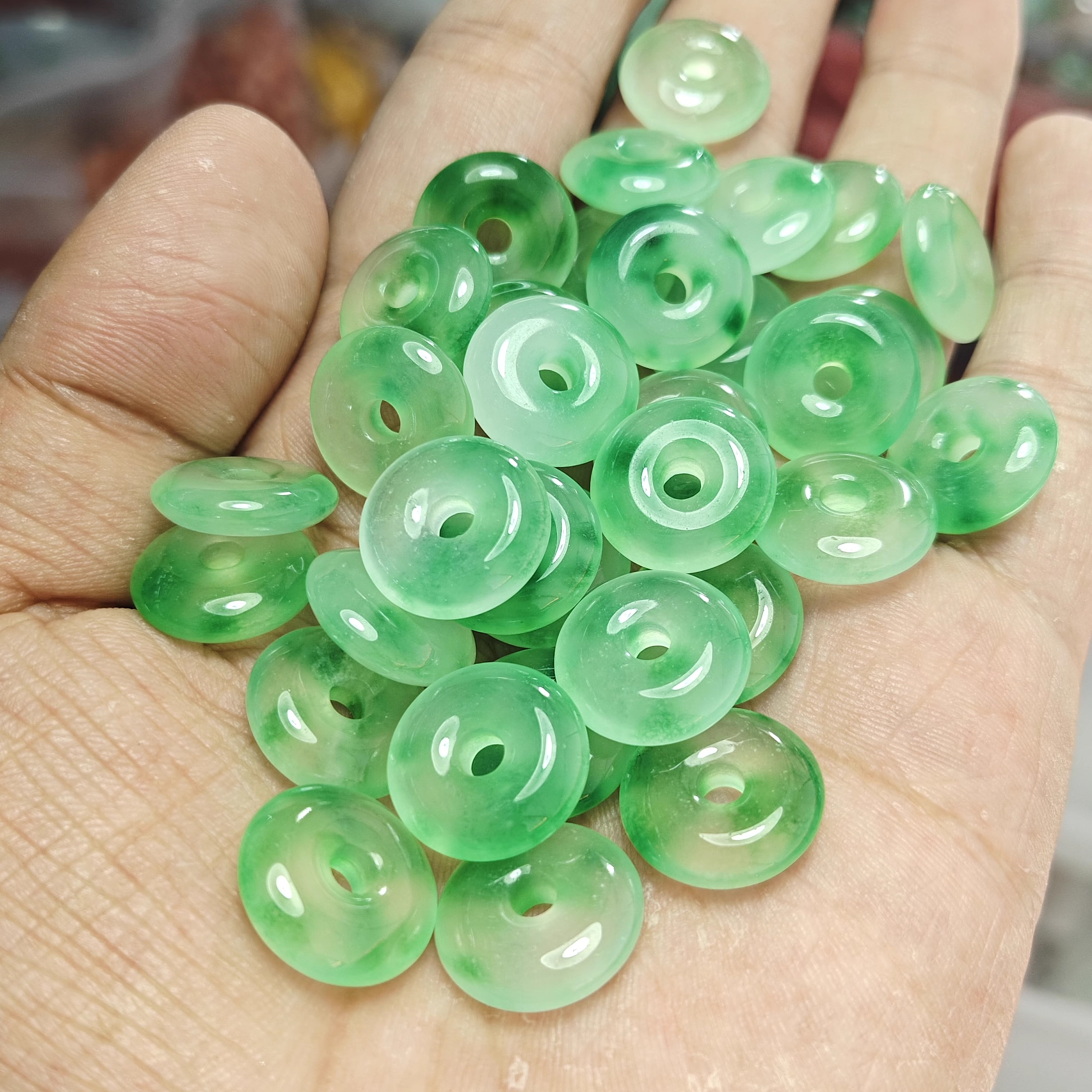 17mm冰种翡翠色飘绿花石英岩玉石平安扣散件批发飘花平安扣挂件