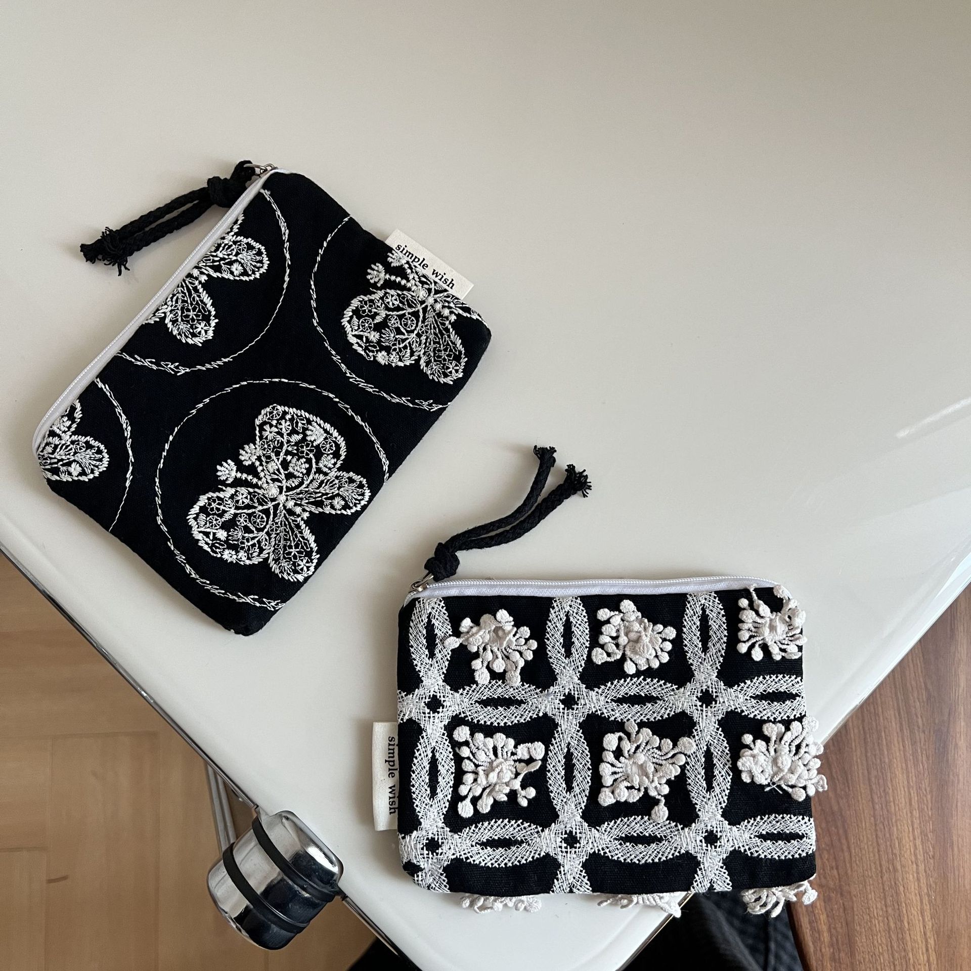 【君和布包】黑白刺绣帆布零钱包卡包卫生棉口红耳机包迷你拉链袋