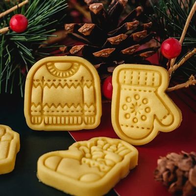 Christmas Cookie Mold Cartoon Fireplace/Gingerbread Man/Xmas