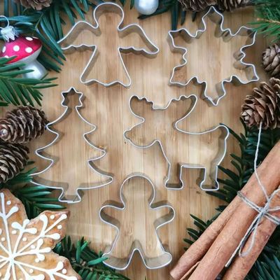 1PC Christmas Cookie Mould Gingerbread Man/Tree/Snowflake Sa