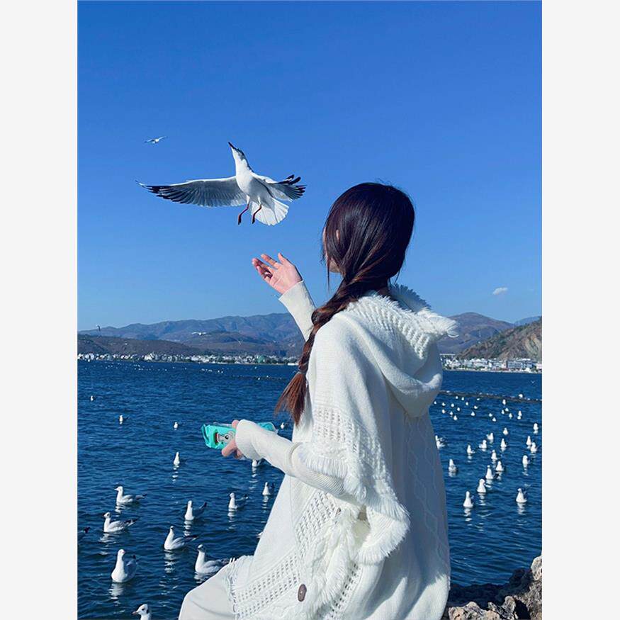 云南旅游穿搭女装民族风披肩青海湖茶卡盐湖波西米亚流苏连帽斗篷