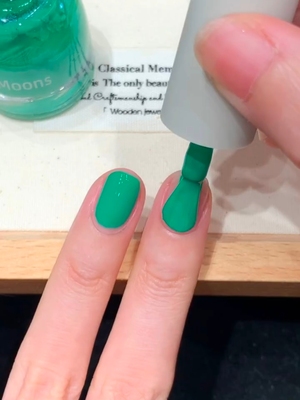 巴黎绿～时髦精BV绿太高级啦！新款Two-Moons指甲油ins美甲甲油
