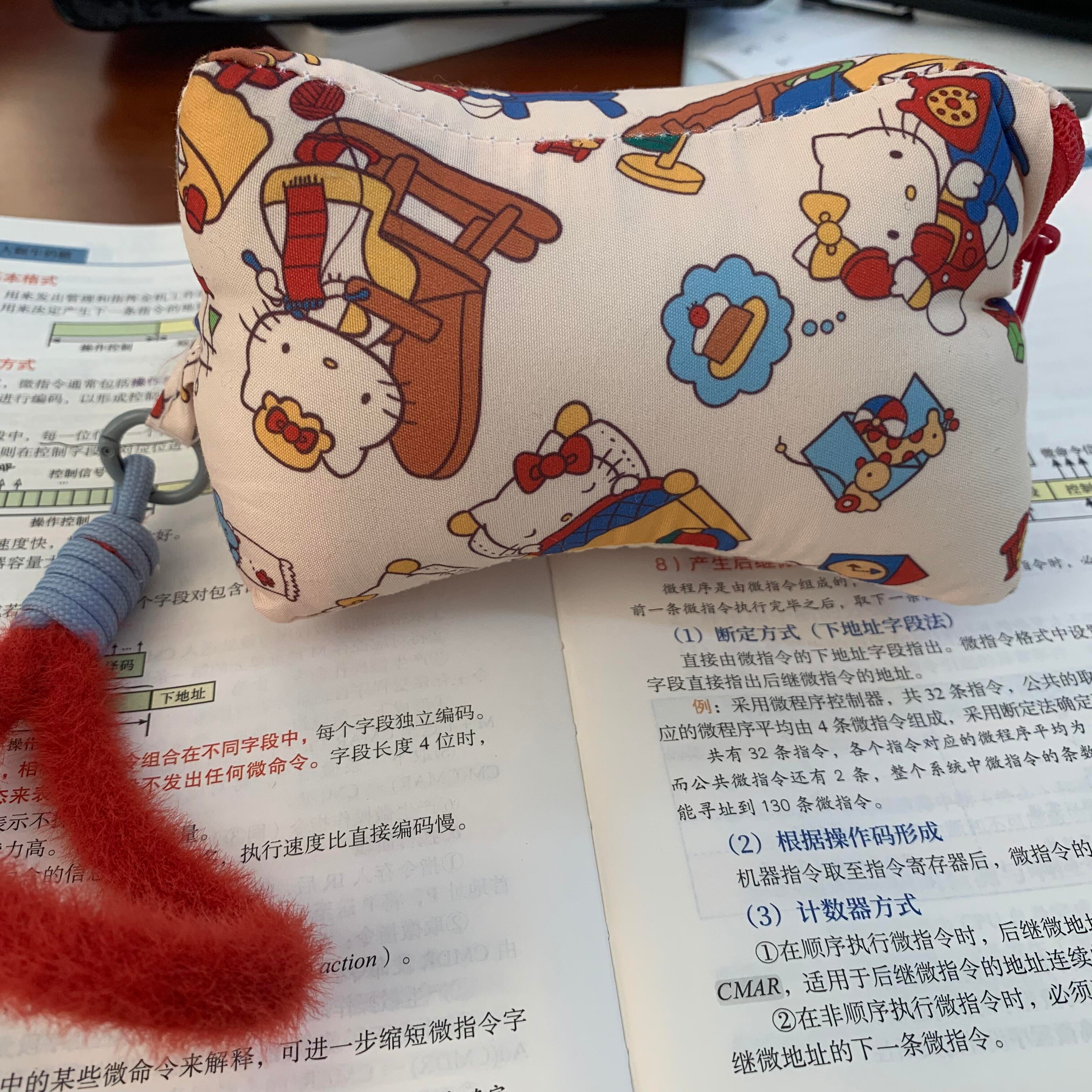 考研午睡神器！便携旅行护颈枕飞机靠枕可爱学生午休助眠三角枕头