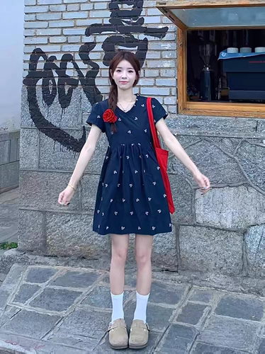 Yoursjin 刺绣蝴蝶结 v领显白显瘦藏青色娃娃裙连衣裙有系绳