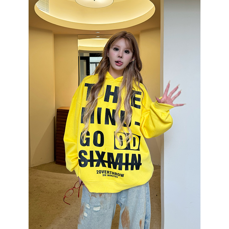 黄色字母卫衣宽松连帽上衣