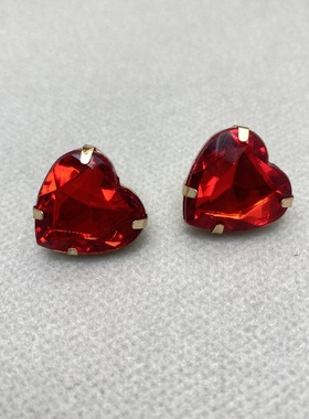 青岛饰品欧美风小众设计高级感切面红色爱心宝石壳百搭耳钉女