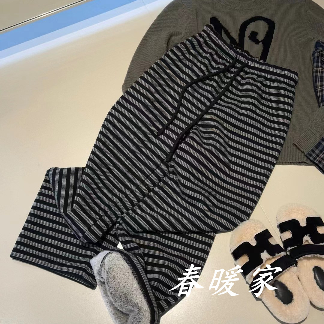 自带冬日慵懒腔调！一条过冬灰黑条加厚南极绒波浪阔腿休闲卫裤