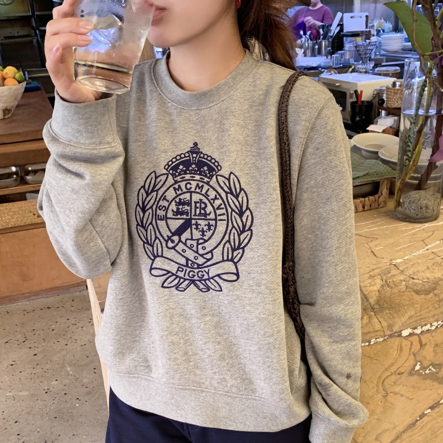 无需2800+25深秋美式复古小众重工刺绣piggy薄拉绒圆领套头灰卫衣