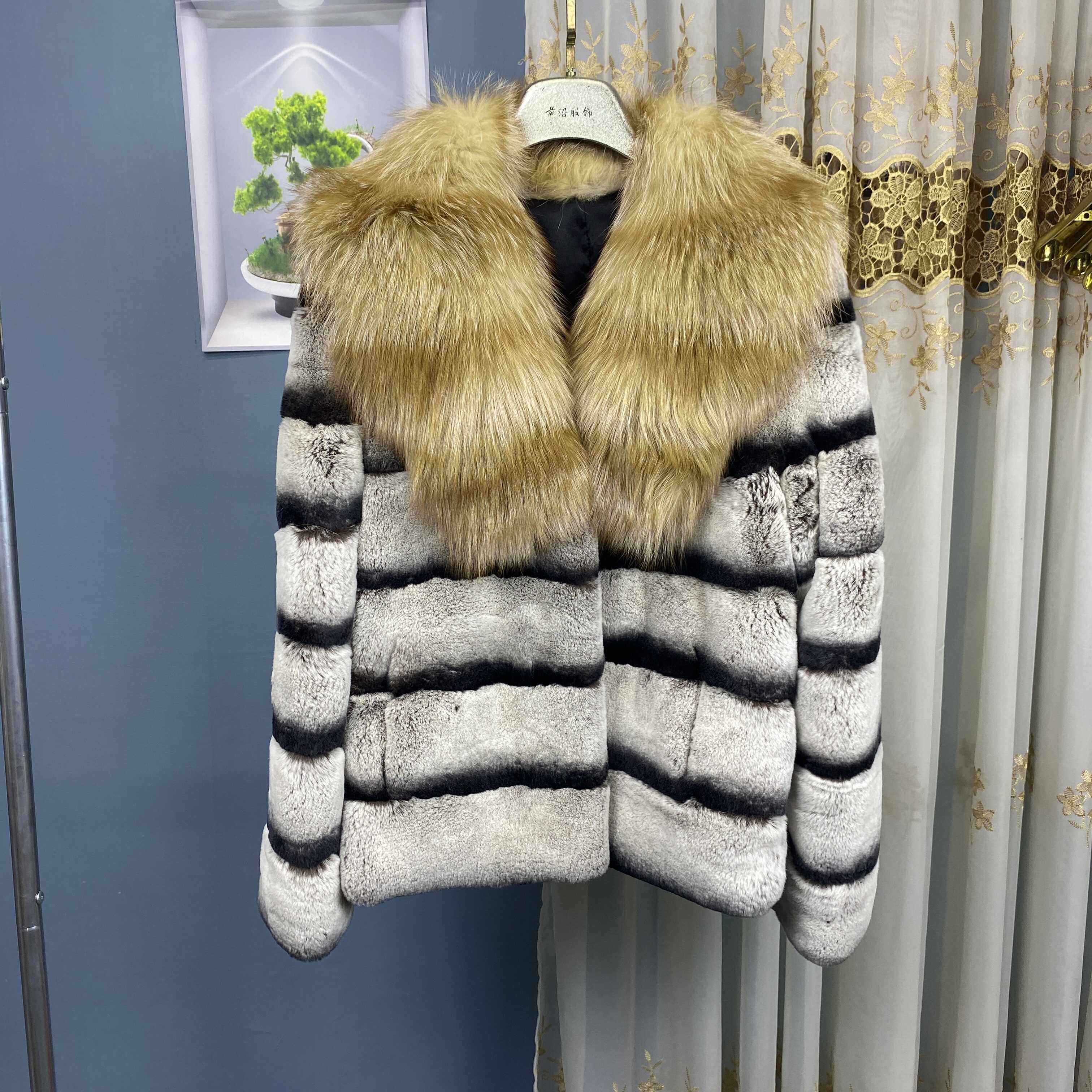 龙猫琴键V领优雅2024新款獭兔毛皮草青紫兰西服领年轻时尚短款