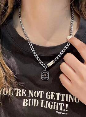 潮流铭牌项链男款百搭设计感轻奢小众时尚男款字母锁骨链嘻哈项坠