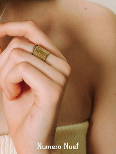 Riche 希腊浮雕卷轴宽版 comme 系列 闭口戒指 Priam Nuef