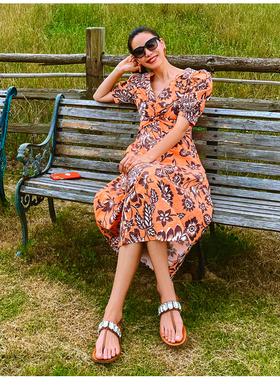 2023新款法式大摆型裙高腰裙裹胸裙V领收腰显瘦连衣裙ins博主同款