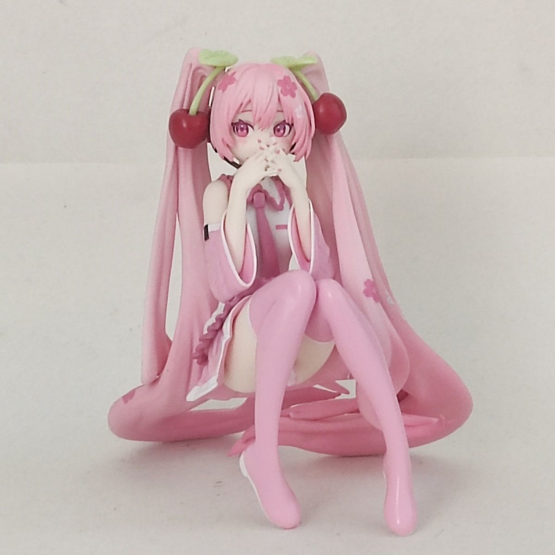 初音未来手办坐姿樱花初音动漫美