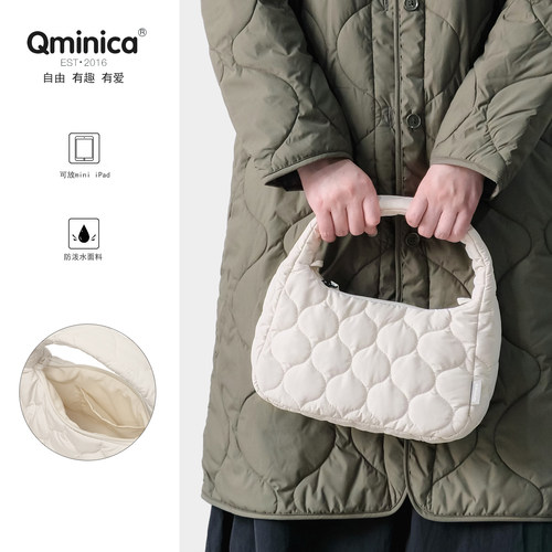 Qminica轻便绗缝棉通勤云朵包