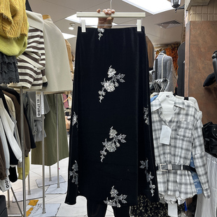 优雅重工亮片刺绣丝绒半身裙女2025秋冬新款国风气质显瘦A字长裙