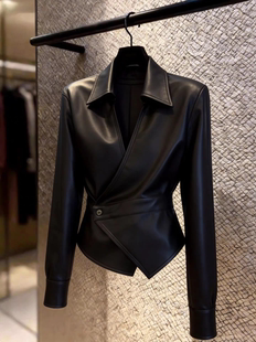 V领褶皱收腰皮衣外套