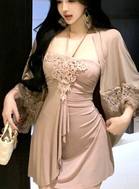 纯欲性感挂脖抹胸连衣裙女夏季蕾丝拼接短裙修身收腰露背a字裙子