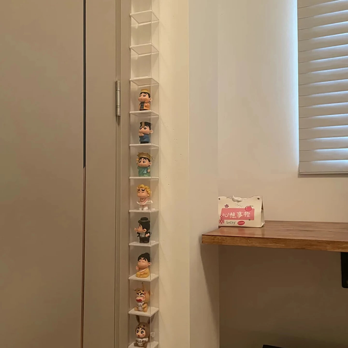 亚克力防尘手办收纳盒角落展示架