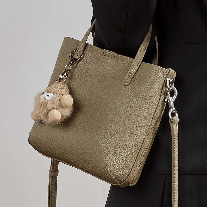 真皮高级感大容量水桶包女2026春夏新款韩系简约单肩包复古斜挎包