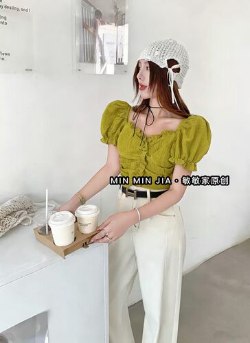 2026夏季显瘦方领泡泡袖短款气质纯色衬衫女上衣褶皱百搭短上衣潮