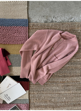 AULDCAT 2023FW  百分百美丽奴羊毛 单边小口袋正肩针织开衫