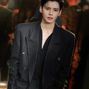 毕雯珺同款 外套高级感外搭潮男 黑色条纹休闲西服上衣垫肩复古西装