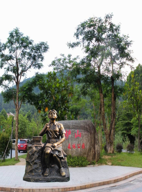 学校落地摆件玻璃钢美化景观雕塑