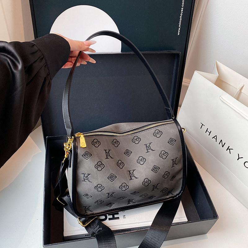 小众设计刺绣小方包包女2026新款高级感休闲百搭腋下包单肩斜挎包,箱包皮具/热销女包/男包,小方包,淘宝优惠券,粉丝福利购,淘宝优惠卷