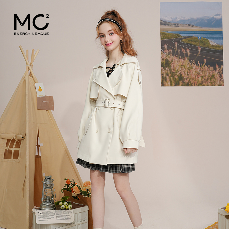 女装翻领配腰带款灯笼袖风衣外套