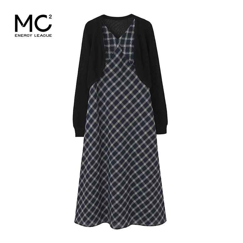 女装毛织外披配肌理格纹收腰长裙