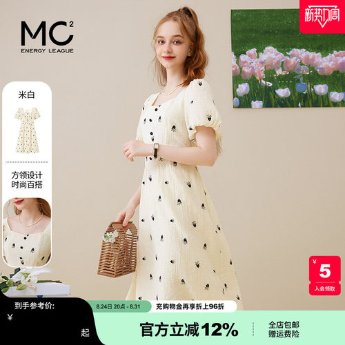 女装方领收腰绣花连衣裙