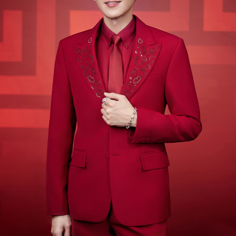 ROKKIHU 2026春晚张若昀同款红色西装男钉珠戗驳领礼服舞台定制服