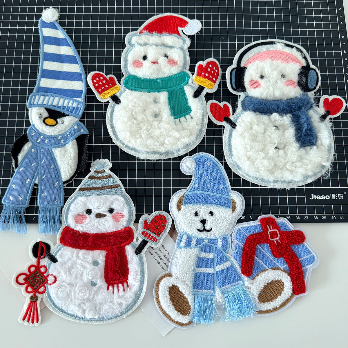 秋冬款卡通刺绣布贴毛绒绒雪人