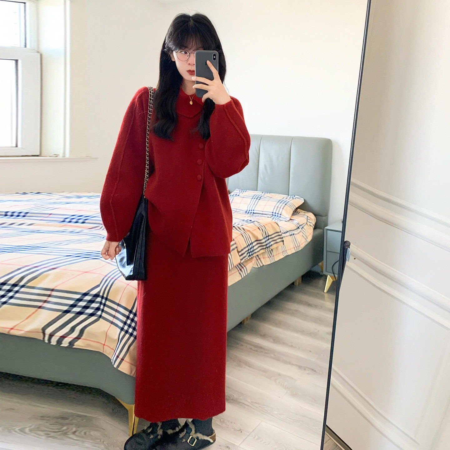 过新年战袍红色毛衣针织连衣裙子女秋冬季2026新款巨好看套装长裙