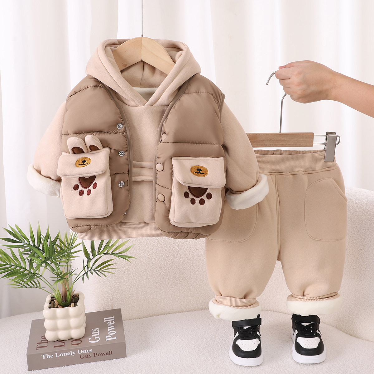 男童冬装套装宝宝冬季加绒加厚马甲卫衣三件套洋气时髦婴儿童装潮