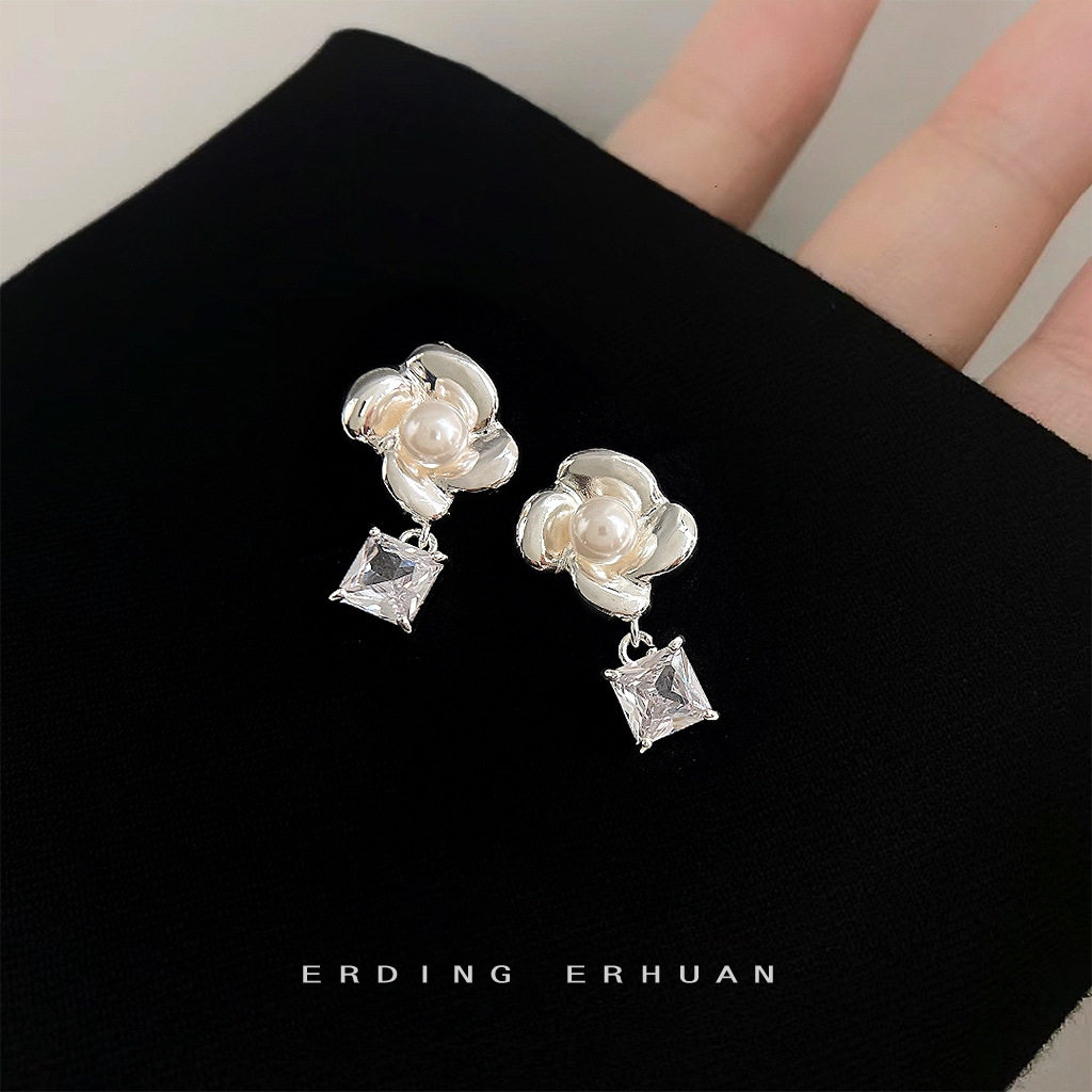 明天见ohh微镶锆石小香风山茶花耳环法式赫本风玻璃珍珠耳钉