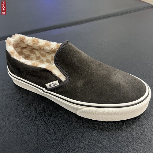 VANS冬季加绒保暖一脚蹬板鞋