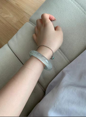 冰川蓝玉髓手镯夏季显白穿搭蓝玉髓玉镯子高贵女款送礼