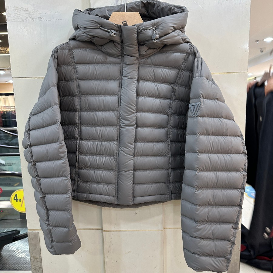 小艺欧货女装2025冬季新款时尚连帽轻薄排骨羽绒服保暖外套2585R