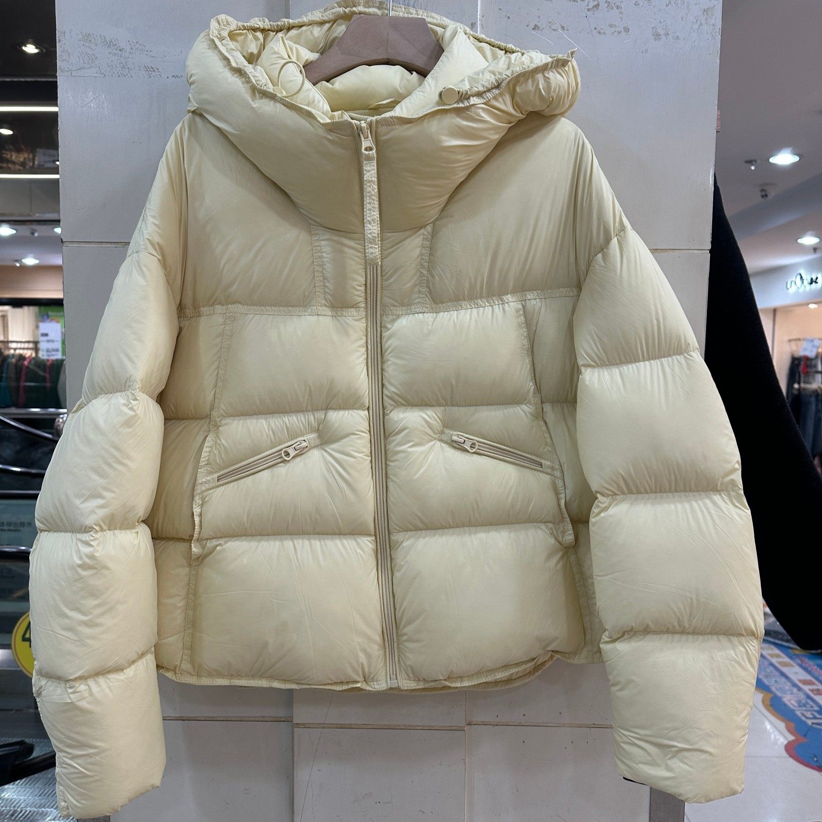 小艺欧货女装2025冬季时尚连帽云朵泡芙加厚保暖面包羽绒服8539H