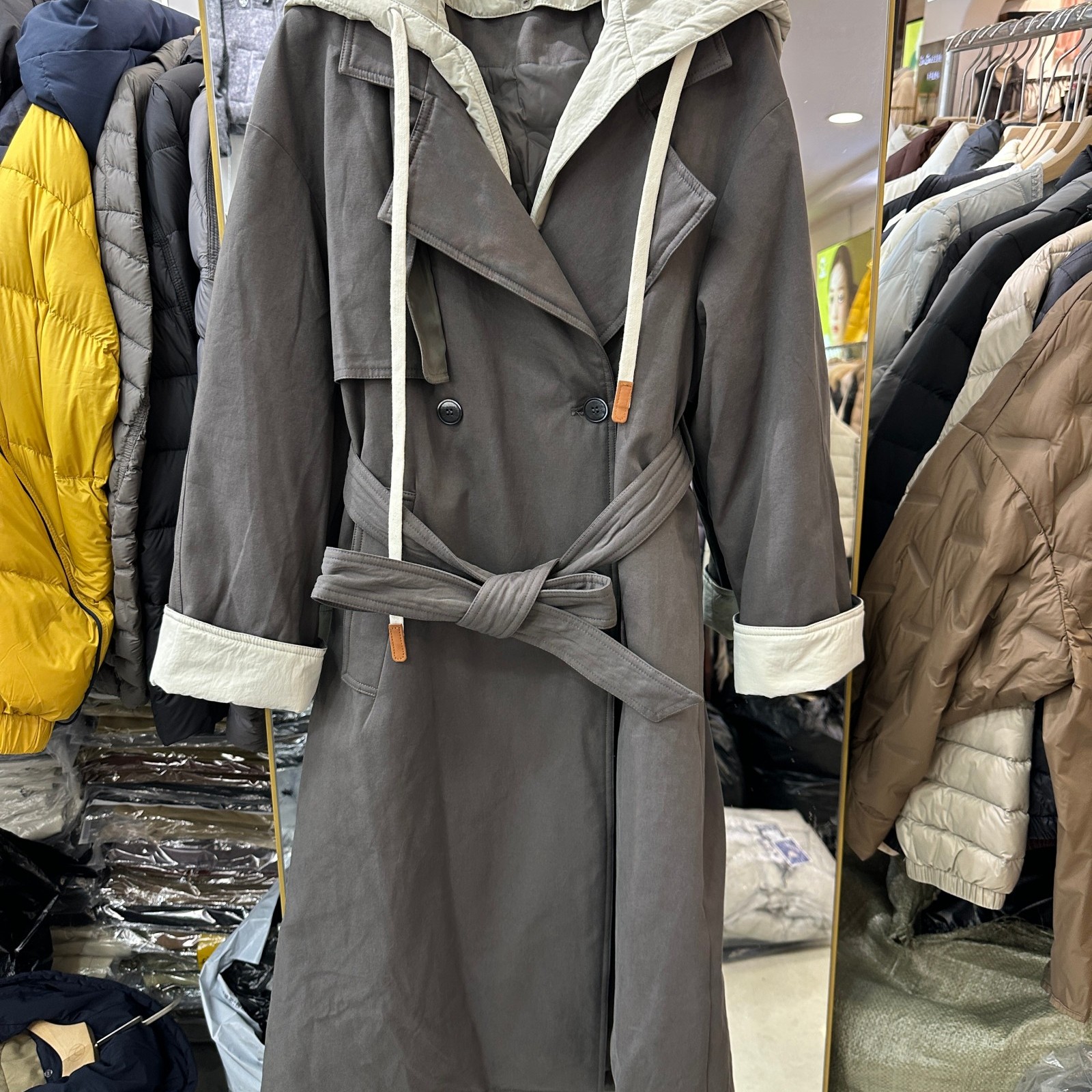 小艺欧货女装2025年冬季可拆卸连帽羽绒服系带收腰白鸭绒外套316H